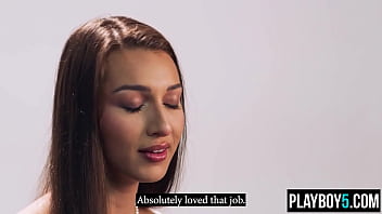 Fun pornstar milf bella rolland cums during a close up masturbation