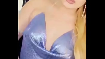 Culona pide dinero todos los dias