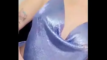 Culona pide dinero todos los dias