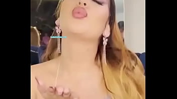 Culona pide dinero todos los dias