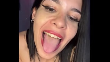 Asi espera la lechita una buena puta argentina