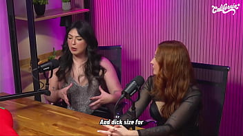 Lulu valotta faz striptease e seduz ruiva peituda