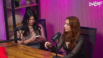 Lulu valotta faz striptease e seduz ruiva peituda