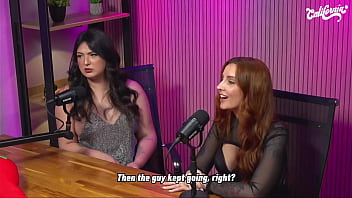 Lulu valotta faz striptease e seduz ruiva peituda