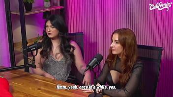 Lulu valotta faz striptease e seduz ruiva peituda