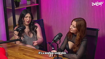 Lulu valotta faz striptease e seduz ruiva peituda