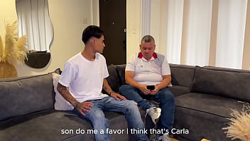 Cachonda ebony es follada por la dura verga de su hijastro milf follada duro en coño humedo