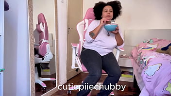 Bbw eating and period farting while bf is watching and annoying