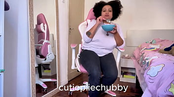 Bbw eating and period farting while bf is watching and annoying