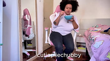 Bbw eating and period farting while bf is watching and annoying