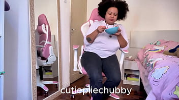 Bbw eating and period farting while bf is watching and annoying