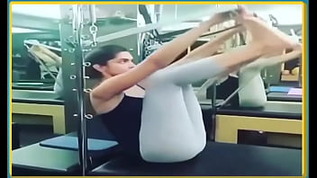 Deepika padukone exercising in skimpy leggings hot yoga pants Deepika padukone exercising in skimpy leggings hot yoga pants