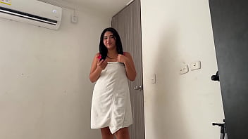 Mi hermanastra quiere saber cómo la percibo con una lencería