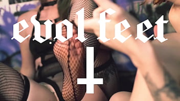 Cute feet on a huge dildo will make you cum