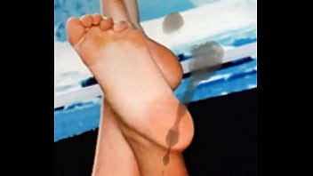 Cumming on kate upton’s feet