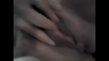 Se siente rico meterse los dedos ummm