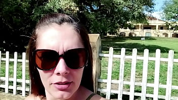 Casada gostosa trepando com o porteiro da fazenda começou com um boquete ali mesmo e depois foram para a casa dela trepar