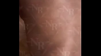 Novinha 18 recebe rola enorme e grossa puta usa mascara porque está noiva do corno