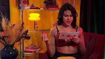 Safadas no podcast quente e úmido com os lançamentos do mês de outubro com natasha fiore e bia hot