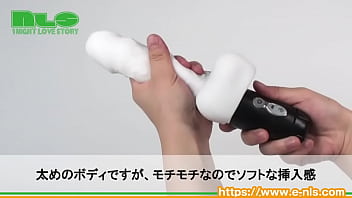 膣内をみっちり満たされたい女性に最適 柔らか素材の極太ディルドが旋回＆振動