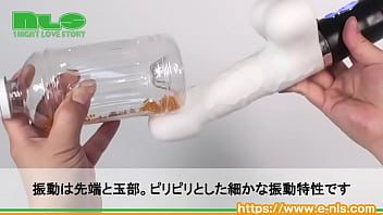 膣内をみっちり満たされたい女性に最適 柔らか素材の極太ディルドが旋回＆振動