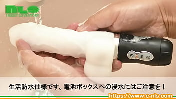 膣内をみっちり満たされたい女性に最適 柔らか素材の極太ディルドが旋回＆振動