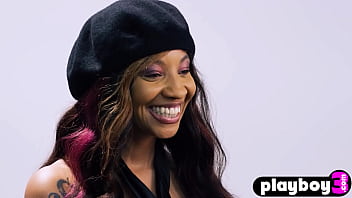 Hot big boobs ebony babe fucked herself and enjoyed solo action