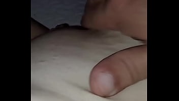 Questa troia si fa toccare dal'amante