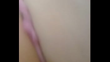 Exibindo minha buceta e bundona de calcinha