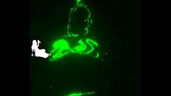 Una mujer que te quiere llevar ala cama pon la hora y caigo