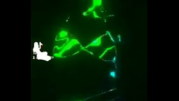 Una mujer que te quiere llevar ala cama pon la hora y caigo