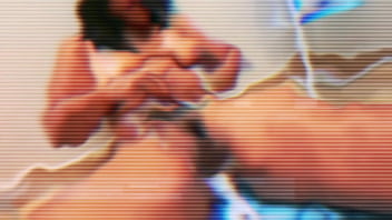 Depilando a bucetinha e o cuzinho para usar com varios paus