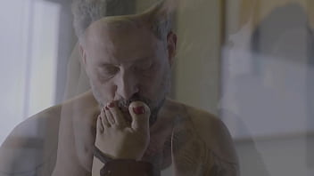 Horny lady gets very excited when her feet are worshipped