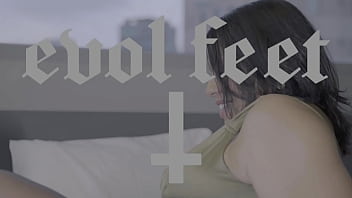 Horny lady gets very excited when her feet are worshipped