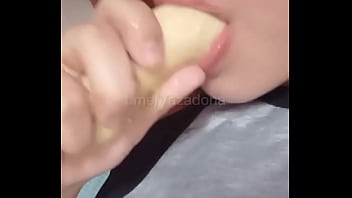 Engoli minha banana todinha