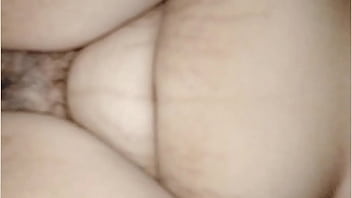 Madre soltera necesitada de dinero me pide ayuda y terminamos cogiendo