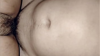 Madre soltera necesitada de dinero me pide ayuda y terminamos cogiendo