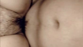 Madre soltera necesitada de dinero me pide ayuda y terminamos cogiendo