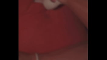 Luiza marcato andando pelo corredor