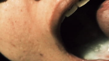 Porra na boca mijada