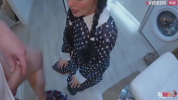 Regres de una fiesta sin bragas y recibi la polla de su hijastro en el culo