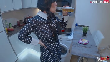 Regres de una fiesta sin bragas y recibi la polla de su hijastro en el culo Regres de una fiesta sin bragas y recibi la polla de su hijastro en el culo