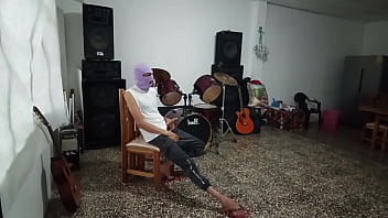 Sexi maestra de musica pone cachondo a alunno