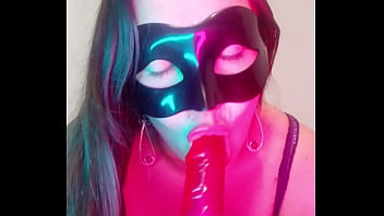 Esposa puta se masturba y se graba video para el nuevo jefe de su marido le encanta probar vergas diferentes 3