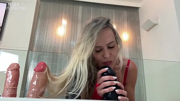 Milf gostosa fode com seus dildos favoritos até ficar com a buceta pingando molhada – fabi drumond