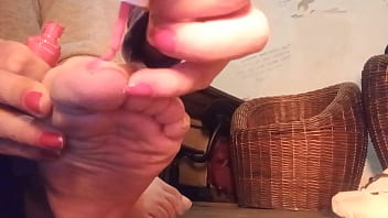 Pies descalzos video casero latina