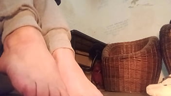 Pies descalzos video casero latina