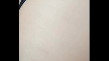 Haciéndome una rica paja y llega mi marido a comerse mi gran culo