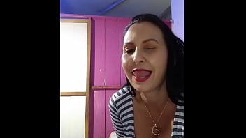 Moreno trocou o chuveiro e ganhou uma buceta como pagamento