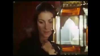 Amparo muñoz en una de sus escenas sin ropa Amparo muñoz en una de sus escenas sin ropa